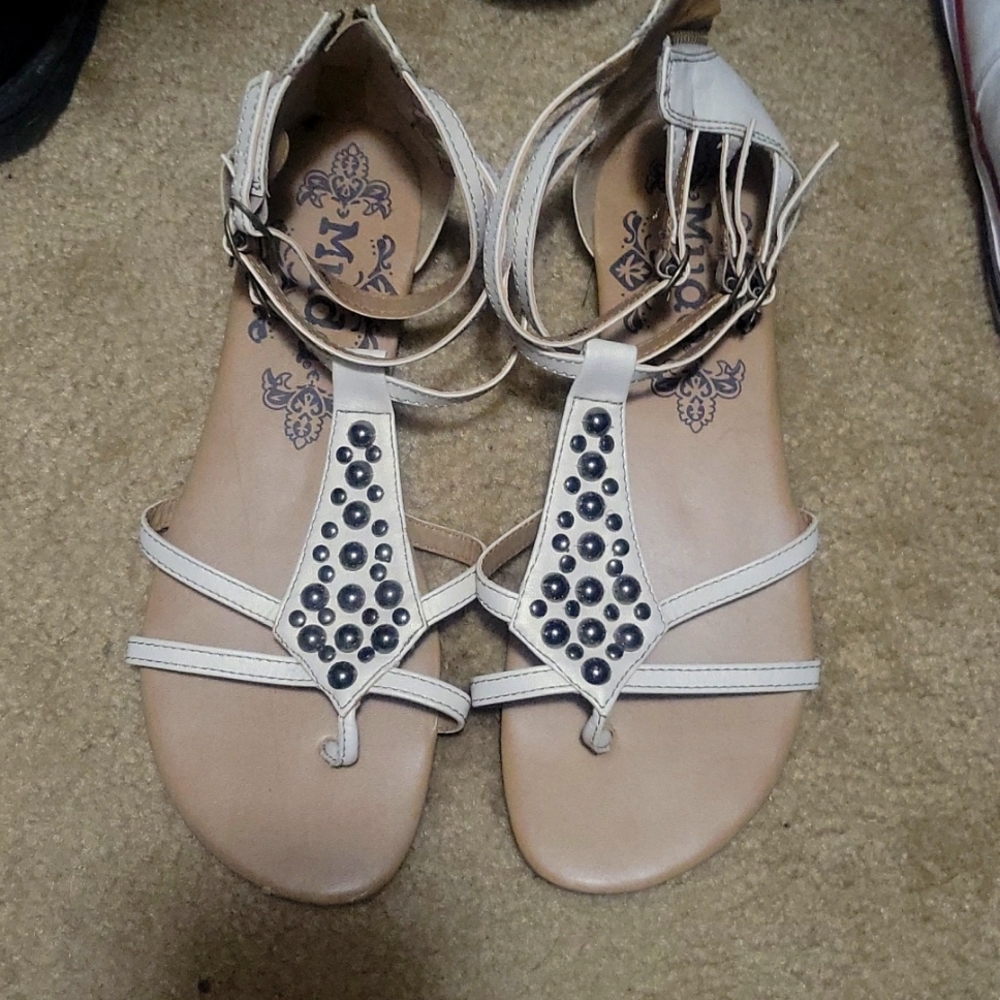 Mudd sandles